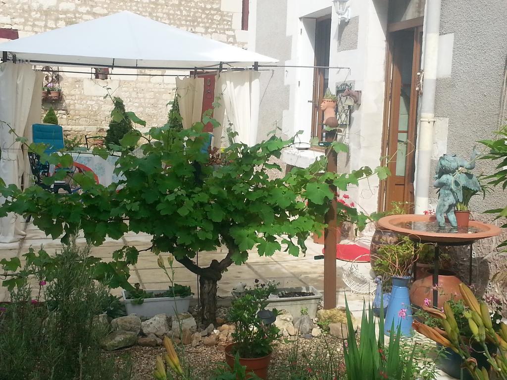 La Cle Des Jardins Bed & Breakfast Nouatre Luaran gambar